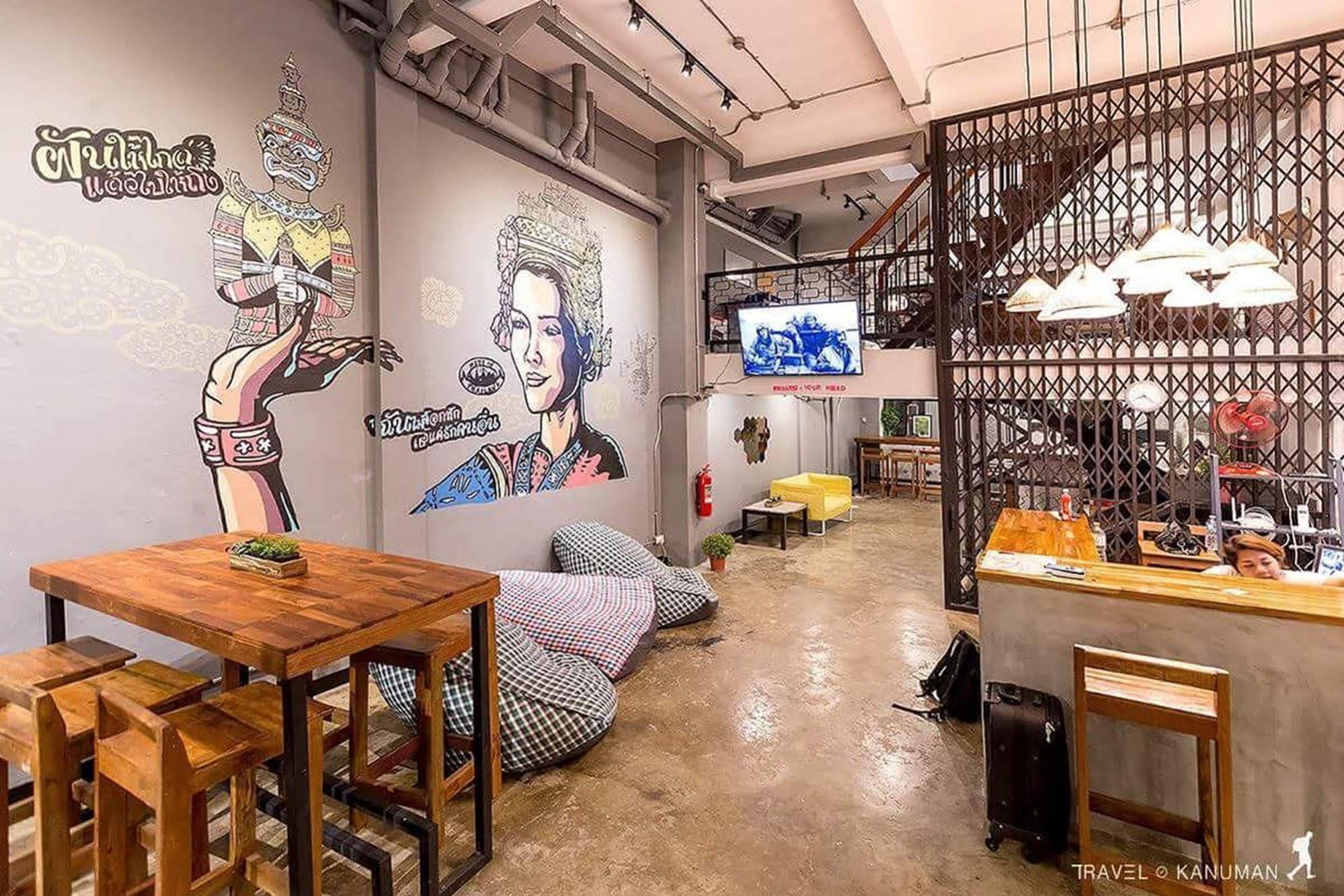 Puck Hostel Банкок Екстериор снимка