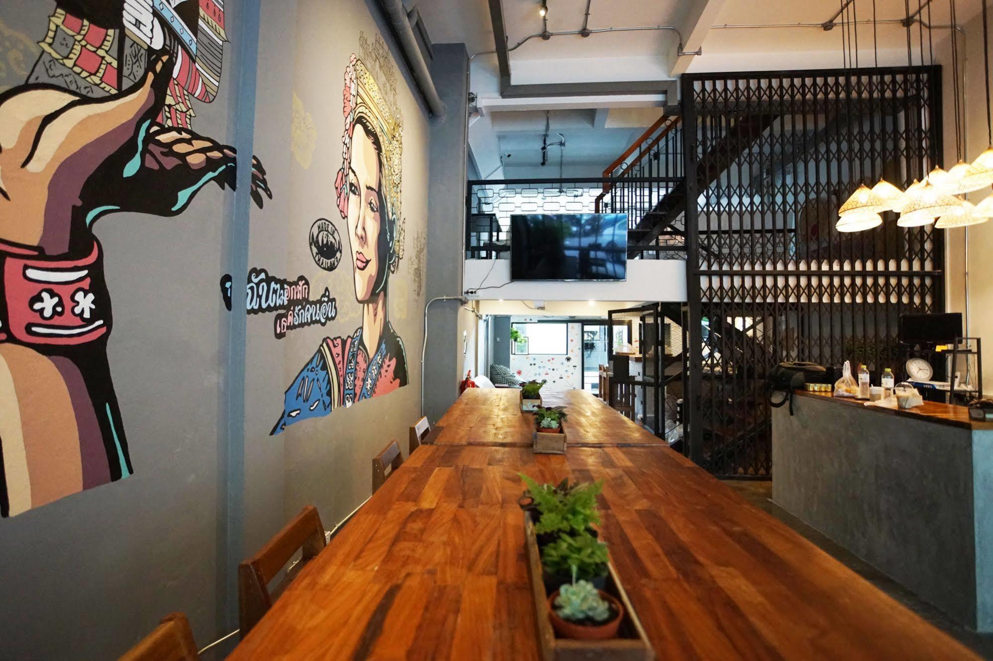 Puck Hostel Банкок Екстериор снимка