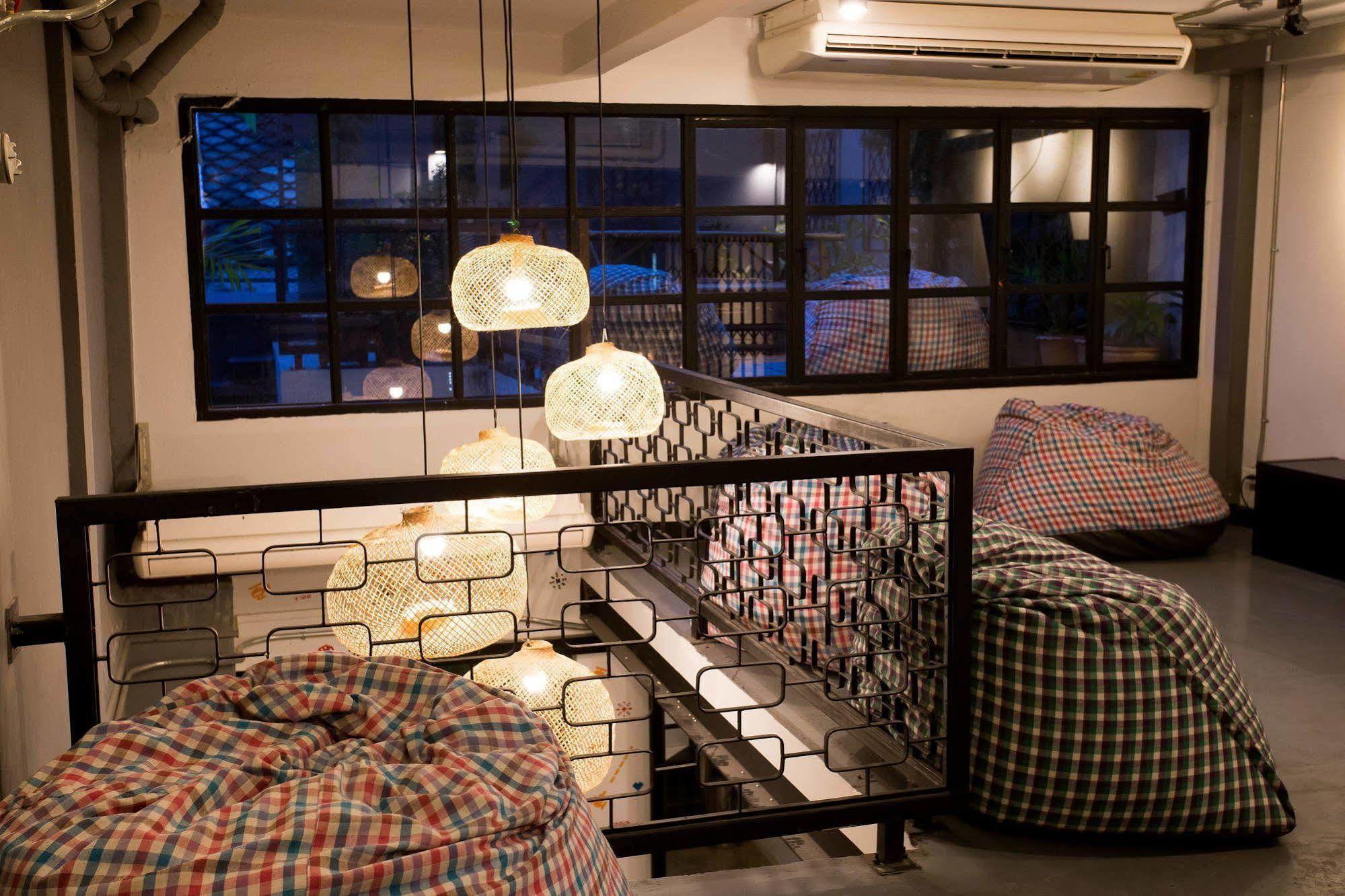 Puck Hostel Банкок Екстериор снимка